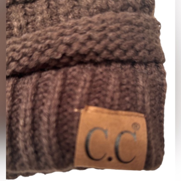 NWT-C.C chocolate brown warm chunky soft stretch cable knit beanie skully hat - Picture 4 of 4